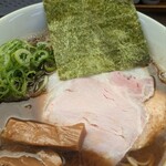 自家製麺 らぁ麺はち - 2種のチャーシューは鶏むねと、豚ロースが絶品