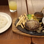 ロイヤルホスト - 黒✕黒ハンバーグと牡蠣フライの組み合わせと、ライスです。
