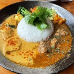 炭火串焼き 辻堂呑場 タイヨウ - ココナツカレー　チキンカレー