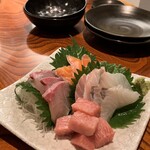 極楽美酒 小虎 - 刺身盛り合わせ