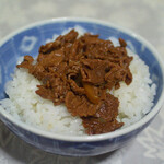 浅草今半 - 温かいご飯の上に乗せて頂きます