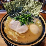 横浜家系ラーメン 三郷家 - 料理写真:
