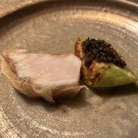 薫 HIROO - 対馬の九絵のフリット 緑トロ茄子の炭火焼き キャビア