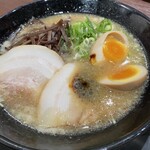 一竜 - 赤ダレ味玉豚骨ラーメン。