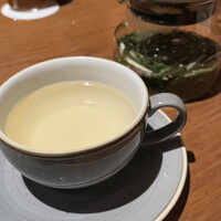 BATIDA - 月桃とレモングラスのハーブティー。お腹が落ち着いて、ホッとするおいしさです。