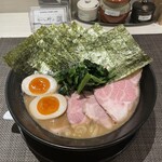 セアブラノ神 - 家系ラーメンの特製トッピング