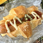 リトルマーメイド - 料理写真:「デンマークソーセージの塩パンドッグ」432円也。税込。