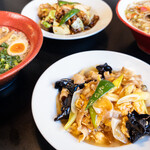 麺中華 一徹 - 料理写真:気取らずうまい、迷うほどメニュー豊富。これぞ町中華の魔力！