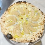 Pizzeria D.O.m - 白桃とゴルゴンゾーラ