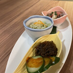 炭火焼肉 石垣庵 - 前菜も美味しい♡もずくキムチ大好きになりました！