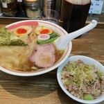 麺壱 吉兆 - ワンタン麺煮卵トッピング、そぼろご飯