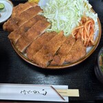 とんかつとことん - ロースカツ定食、この量でデフォルトです。特上はこれの1.5倍