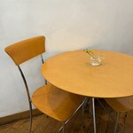 マダム ボンボニエール - 2階は狭いですが、出来ればここですぐ食べたいっ