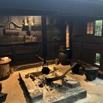 親和苑 - 宿内には囲炉裏もあり素敵なお宿