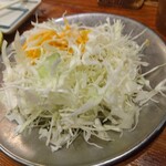 やき鳥三太郎 - 焼鳥付属のキャベツ(2025年9月12日撮影)