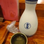 やき鳥三太郎 - 日本酒大徳利 930円(税込)(2025年9月12日撮影)