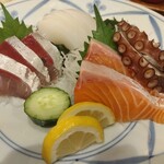 やき鳥三太郎 - 刺身盛り合わせ(2025年9月12日撮影)