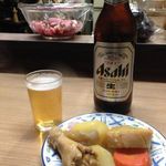 助六 - ビールと、温かいやつ何かないですか？と聞くと出て来た煮物、ちょっと甘い味付け。