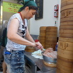 金温州餛飩大王 - 餛飩作り。撮影お許しいただきました。