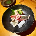 いざかや しん - 5種類のお造り盛り合わせです(o^^o)