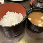 すゞ家 - 定食のご飯と味噌汁