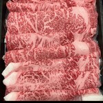 ミートスタジアム やまさん - お肉は二段になっています