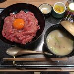 和牛専門 牛めし 前田優 - 