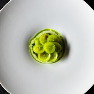 「水のジビエ」の核となる川魚。繊細で優美な一皿を。