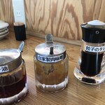 ひとくち餃子の頂 - ラー油、肉味噌、餃子のタレ