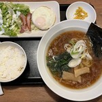 北海道らぁめん 伝丸 - 料理写真:ベーコンエッグ 醤油らーめん朝食