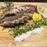 玄海の活魚と糸島直送の食 博多居酒屋 どげん海 - イサキの炙り刺し