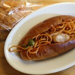 トミーズ - チーズカレーパンとナポリタンドッグ