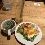 ニュービストロガブリ - サラダ、スープ、ドリンク