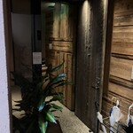 ニュービストロガブリ - 地下のお店の入口