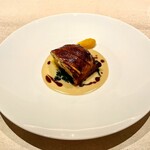 cepages - パイの中にはオマール海老、フォアグラ、帆立。アメリケーヌとブールブランソースに栗南瓜のピューレ。オマール海老の存在感が素晴らしい✩.*˚