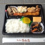 キッチンちあき - 海老フライ・鶏唐揚げ弁当