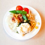 フォルクス - サラダバー、1杯目。