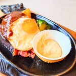 フォルクス - 旨いマヨベースのソースが添えられています。