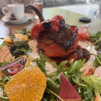 やさいの王様 用賀店 - フラワーリースサラダ付！ 丸ごとパプリカハンバーグ