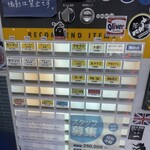 オリバーヌードル - ラーメン半分(180g)でも他店の一般的なのラーメンよりも多い麺量です