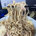 オリバーヌードル - 極太のデロ麺は食べ応え満点！小麦の風味を十分に楽しめます！
