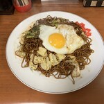 かたぎり - 肉玉子入り焼きそば大盛り(目玉) 800円