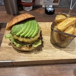 ジューザバーガー - アボカドバーガーセット〈ポテトフライ〉