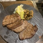 新宿思い出横丁 牛タンいろ葉 - 