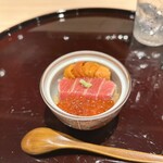 梅田 すし継 - バフンウニ、炙りマグロ、いくらの三色丼