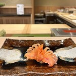 梅田 すし継 - 赤貝 切り身がはいりカニみたい