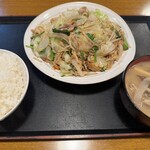 なび家 - 定食全貌