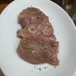 ジンギスカン羊はち - 柔らかく味付けされたラムタン(1180円)