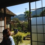 丹三郎 - 庭に面した座敷席。