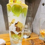 ビストロ アン クール - シャインマスカットのパフェ